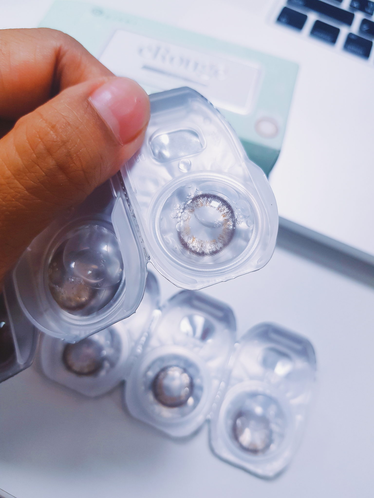 รีวิว คอนแทคเลนส์สีน้ำตาล ธรรมชาติ เรียกร้อง จาก ญี่ปุ่น รุ่น éRouge e'Rouge สี Lucent Brown